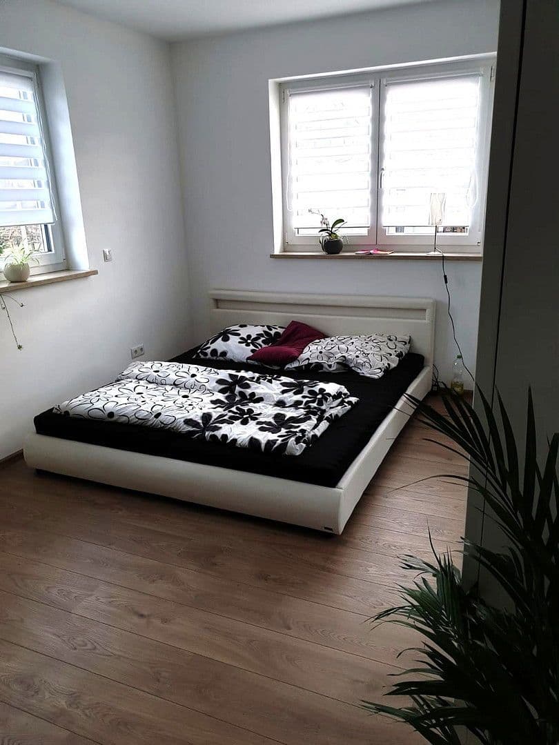 Prenájom domu 130 m², pozemek 250 m², Kerntner Ring 23, Frensdorf, Bavorsko Prenájom domu 130 m², pozemek 250 m², Kerntner Ring 23, Frensdorf, Bavorsko