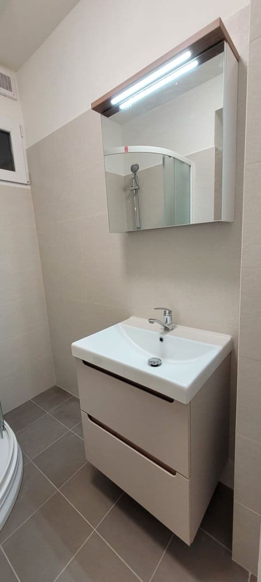 Prenájom bytu 2-izbový 43 m², Horní, Praha, Praha Prenájom bytu 2-izbový 43 m², Horní, Praha, Praha