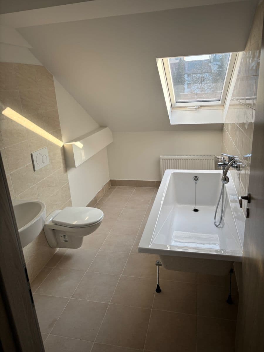 Prenájom bytu 2-izbový 63 m², Češkova, Pardubice, Pardubický kraj Prenájom bytu 2-izbový 63 m², Češkova, Pardubice, Pardubický kraj