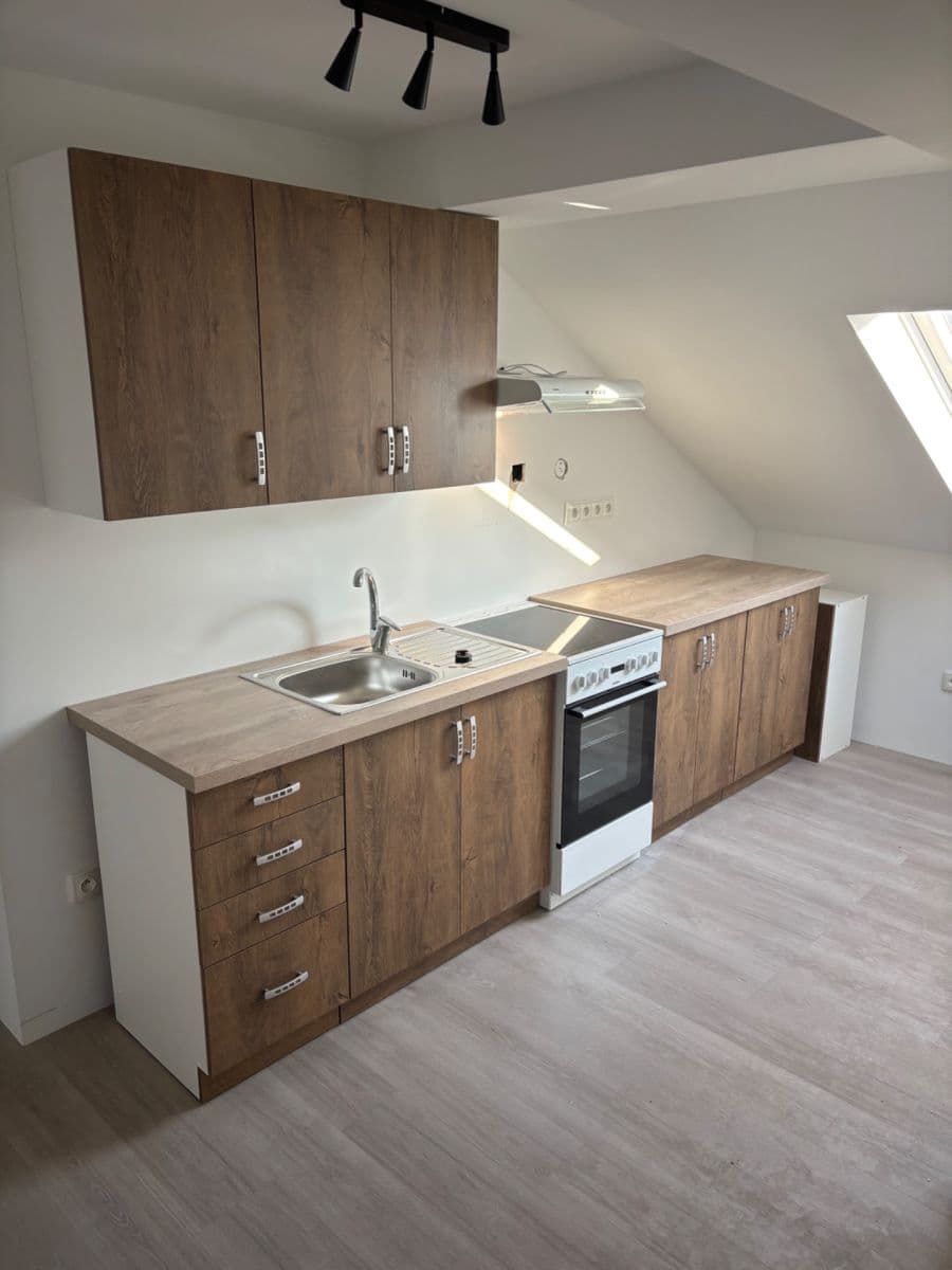 Prenájom bytu 2-izbový 63 m², Češkova, Pardubice, Pardubický kraj Prenájom bytu 2-izbový 63 m², Češkova, Pardubice, Pardubický kraj