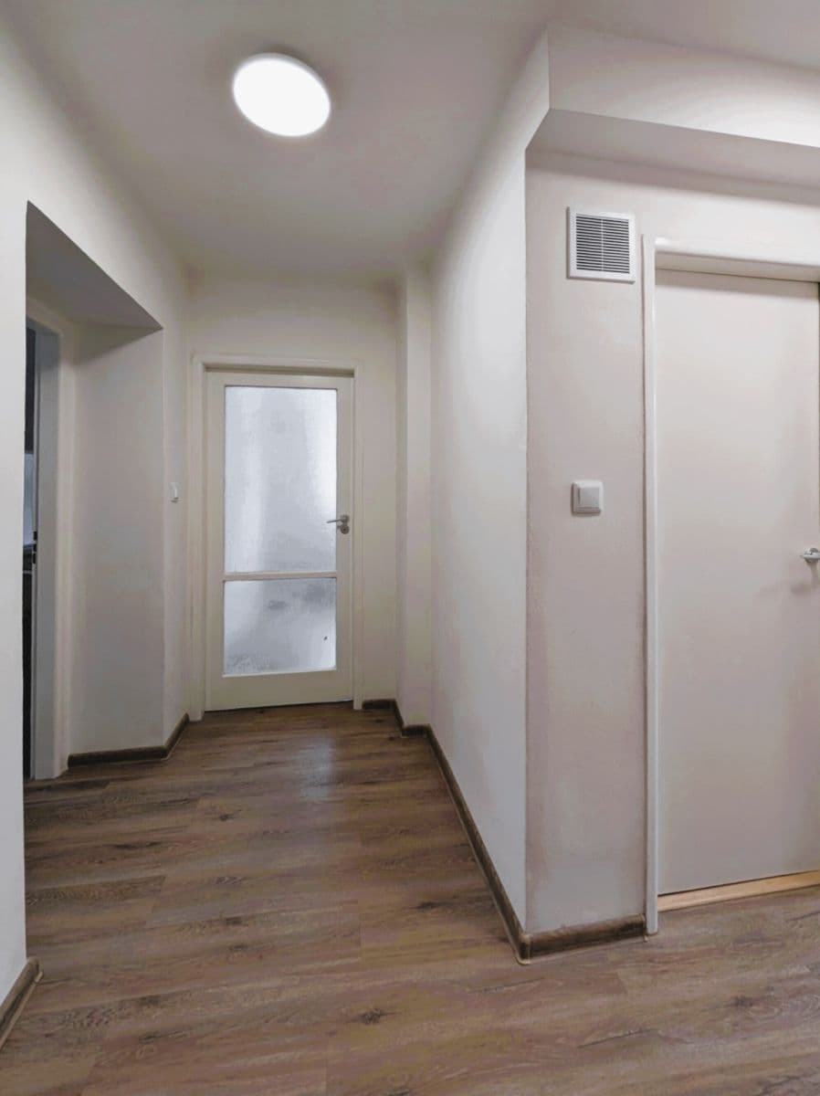 Prenájom bytu 3-izbový 58 m², Nad Bořislavkou, Praha, Praha Prenájom bytu 3-izbový 58 m², Nad Bořislavkou, Praha, Praha