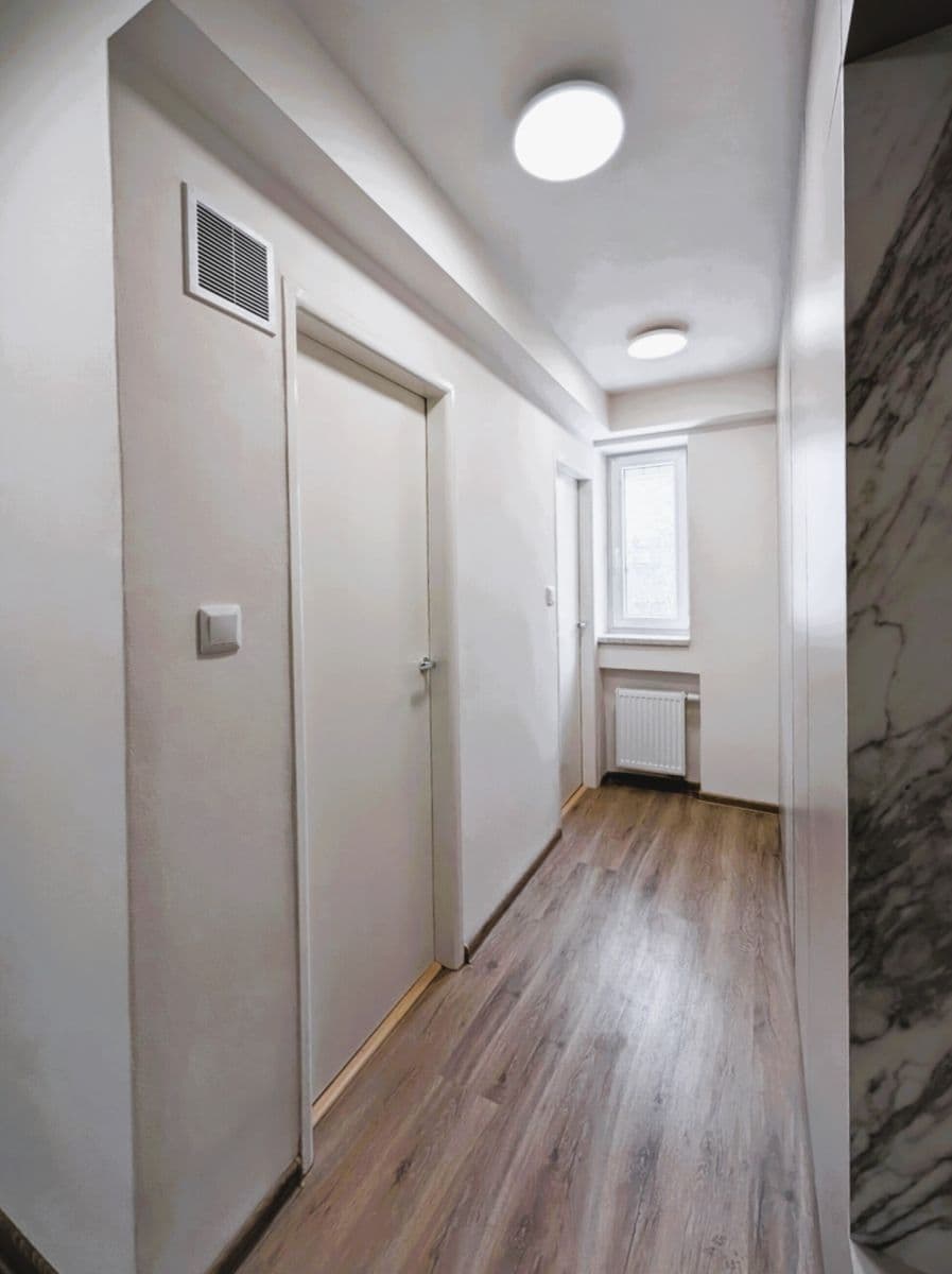 Prenájom bytu 3-izbový 58 m², Nad Bořislavkou, Praha, Praha Prenájom bytu 3-izbový 58 m², Nad Bořislavkou, Praha, Praha