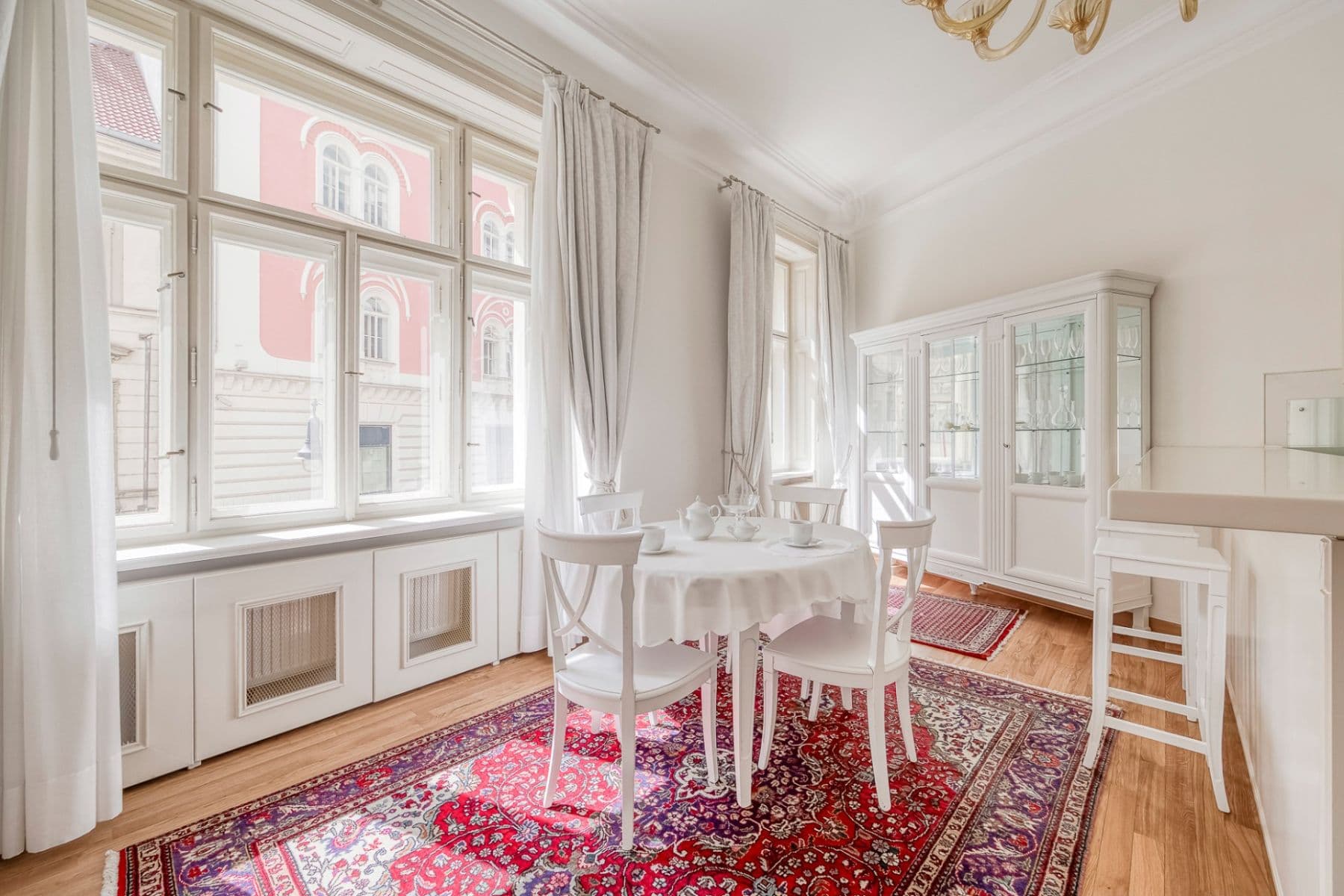 Prenájom bytu 3-izbový 120 m², Truhlářská, Praha, Praha Prenájom bytu 3-izbový 120 m², Truhlářská, Praha, Praha