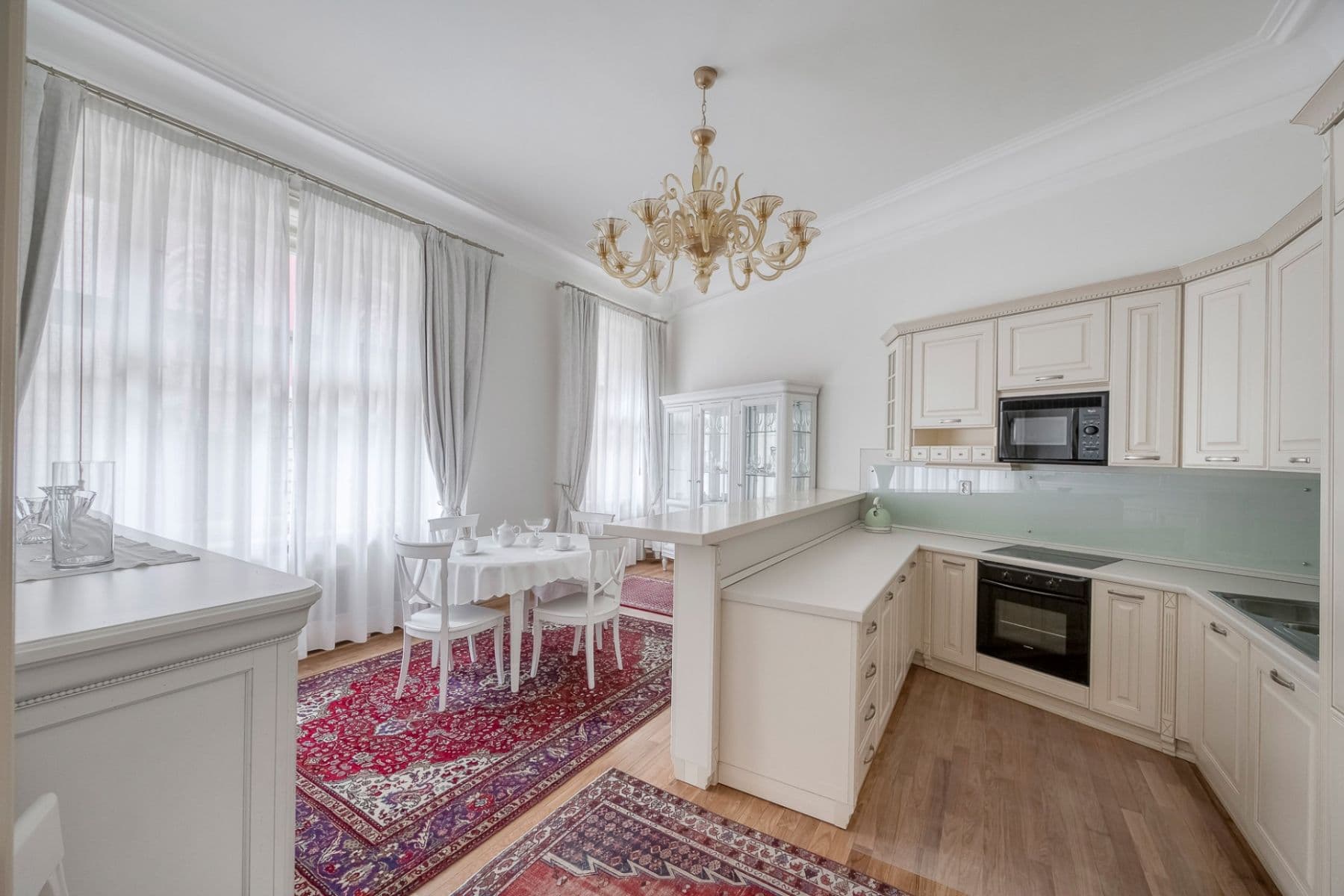 Prenájom bytu 3-izbový 120 m², Truhlářská, Praha, Praha Prenájom bytu 3-izbový 120 m², Truhlářská, Praha, Praha