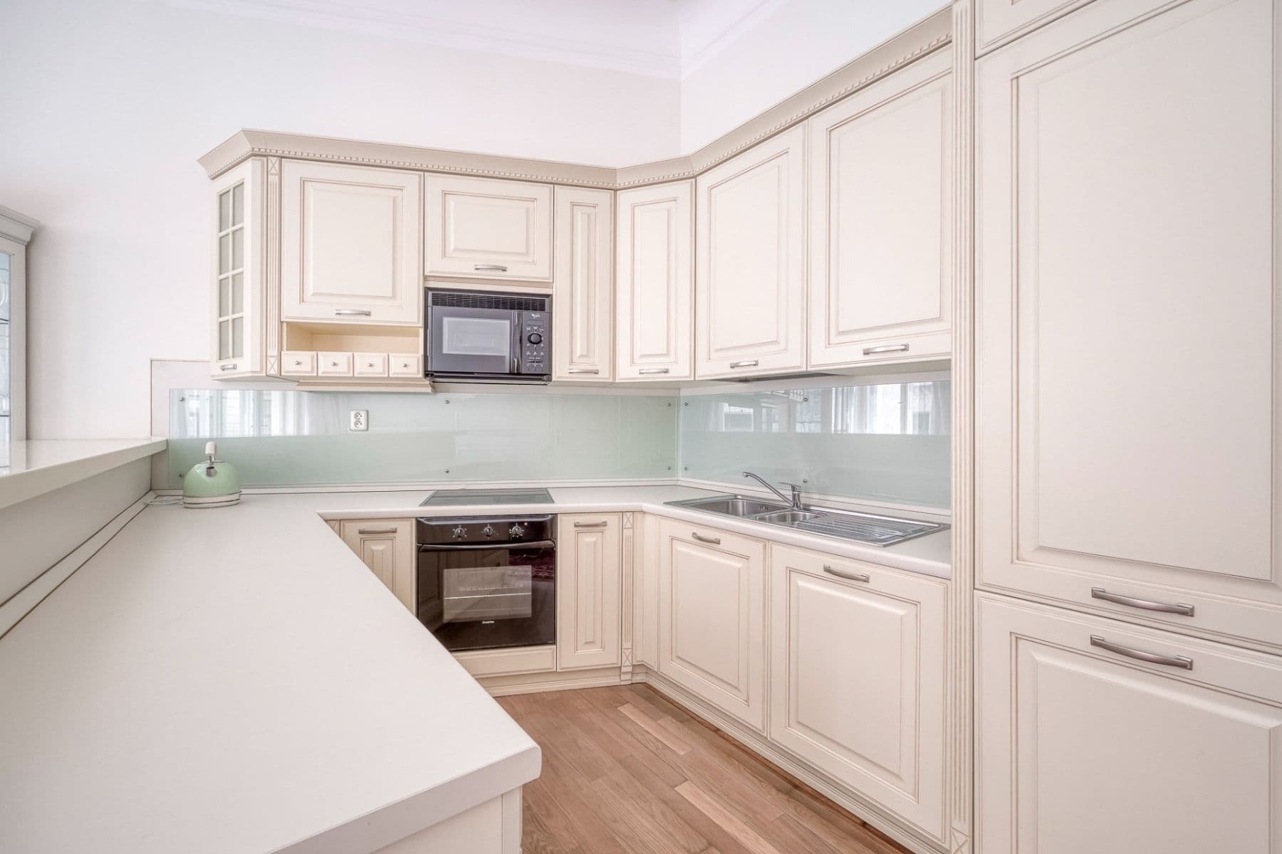 Prenájom bytu 3-izbový 120 m², Truhlářská, Praha, Praha Prenájom bytu 3-izbový 120 m², Truhlářská, Praha, Praha