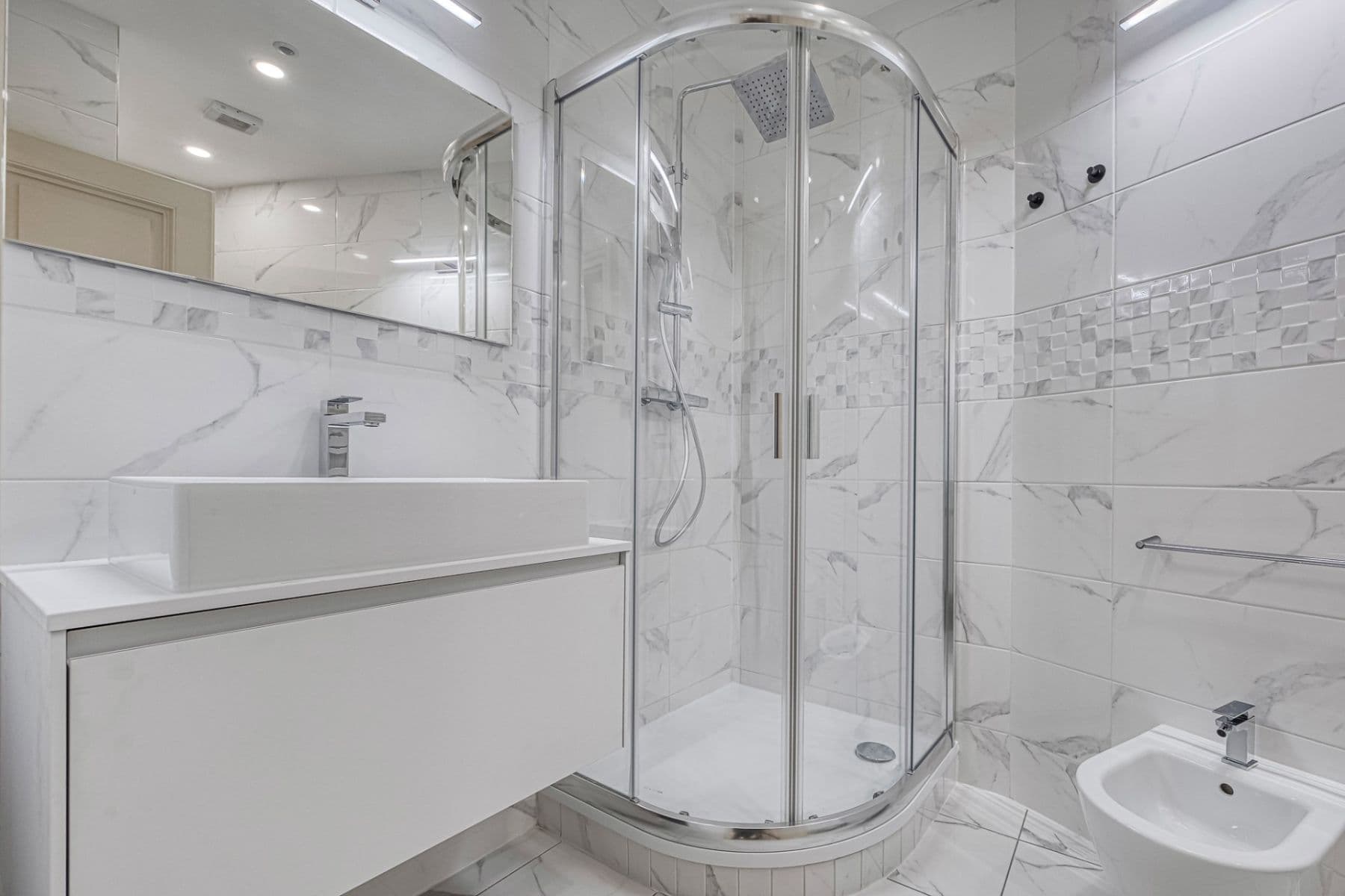 Prenájom bytu 3-izbový 120 m², Truhlářská, Praha, Praha Prenájom bytu 3-izbový 120 m², Truhlářská, Praha, Praha