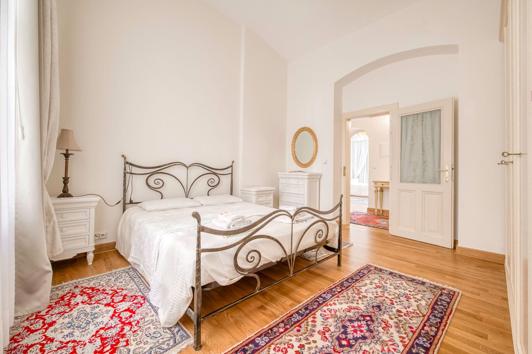 Prenájom bytu 3-izbový 120 m², Truhlářská, Praha, Praha Prenájom bytu 3-izbový 120 m², Truhlářská, Praha, Praha