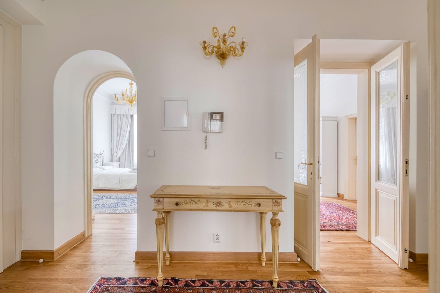 Prenájom bytu 3-izbový 120 m², Truhlářská, Praha, Praha Prenájom bytu 3-izbový 120 m², Truhlářská, Praha, Praha