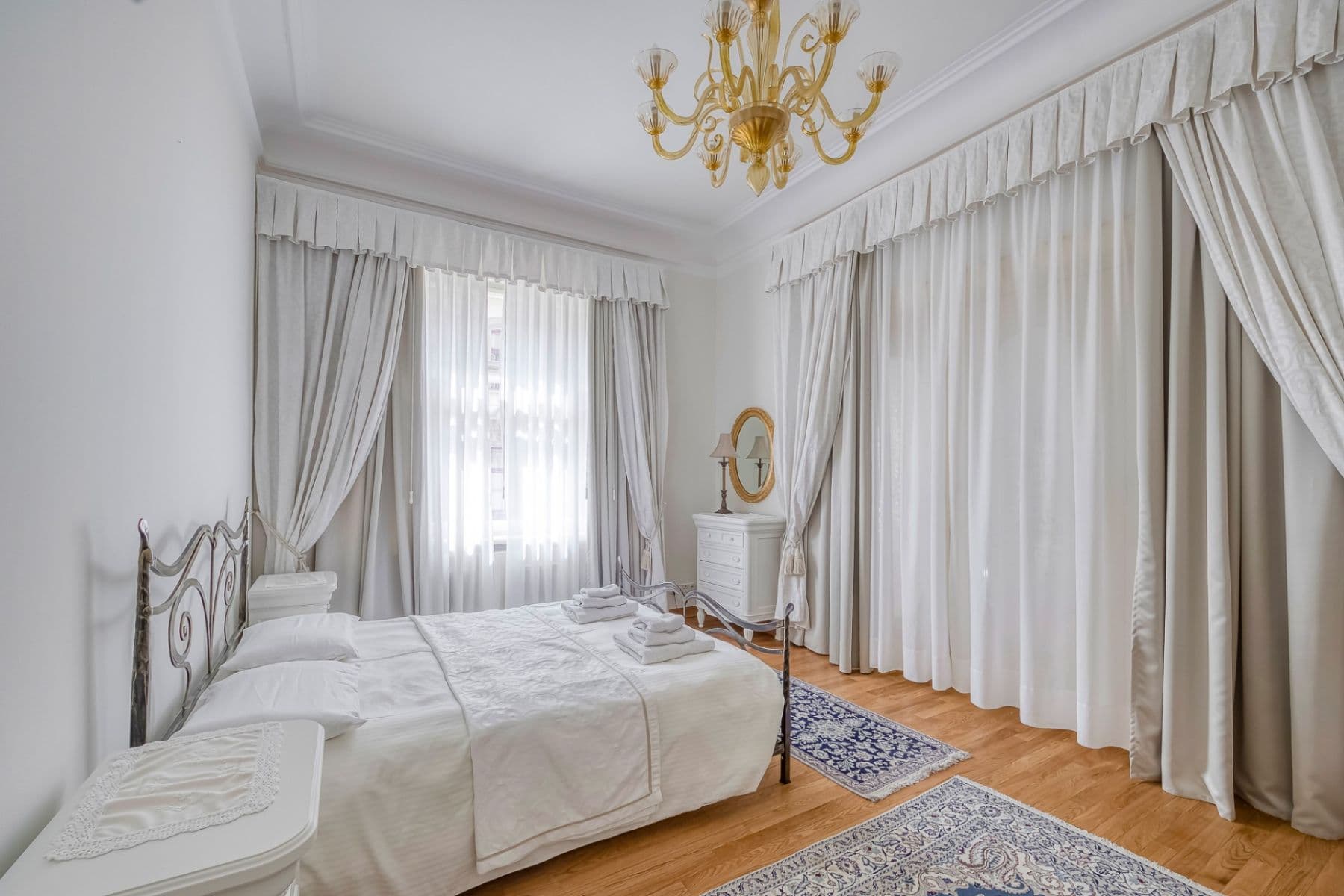 Prenájom bytu 3-izbový 120 m², Truhlářská, Praha, Praha Prenájom bytu 3-izbový 120 m², Truhlářská, Praha, Praha