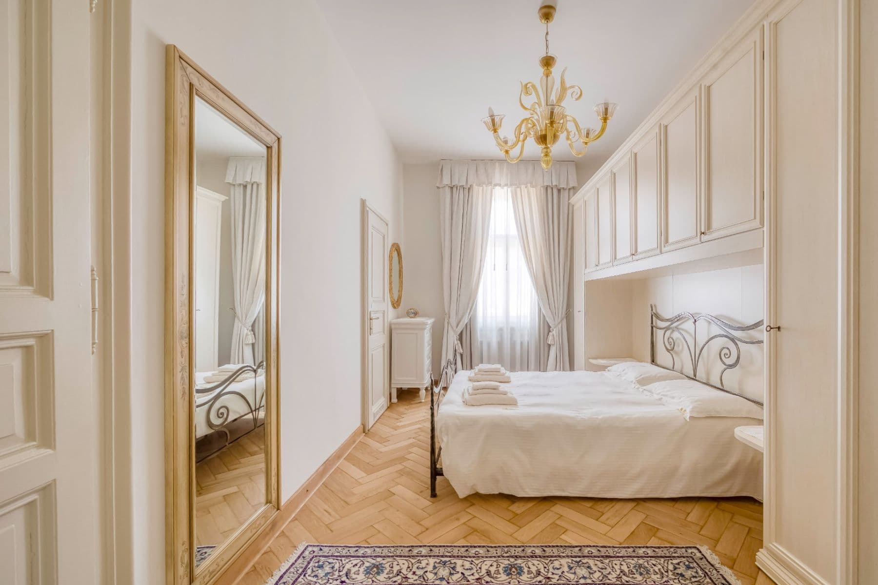 Prenájom bytu 2-izbový 78 m², Truhlářská, Praha, Praha Prenájom bytu 2-izbový 78 m², Truhlářská, Praha, Praha