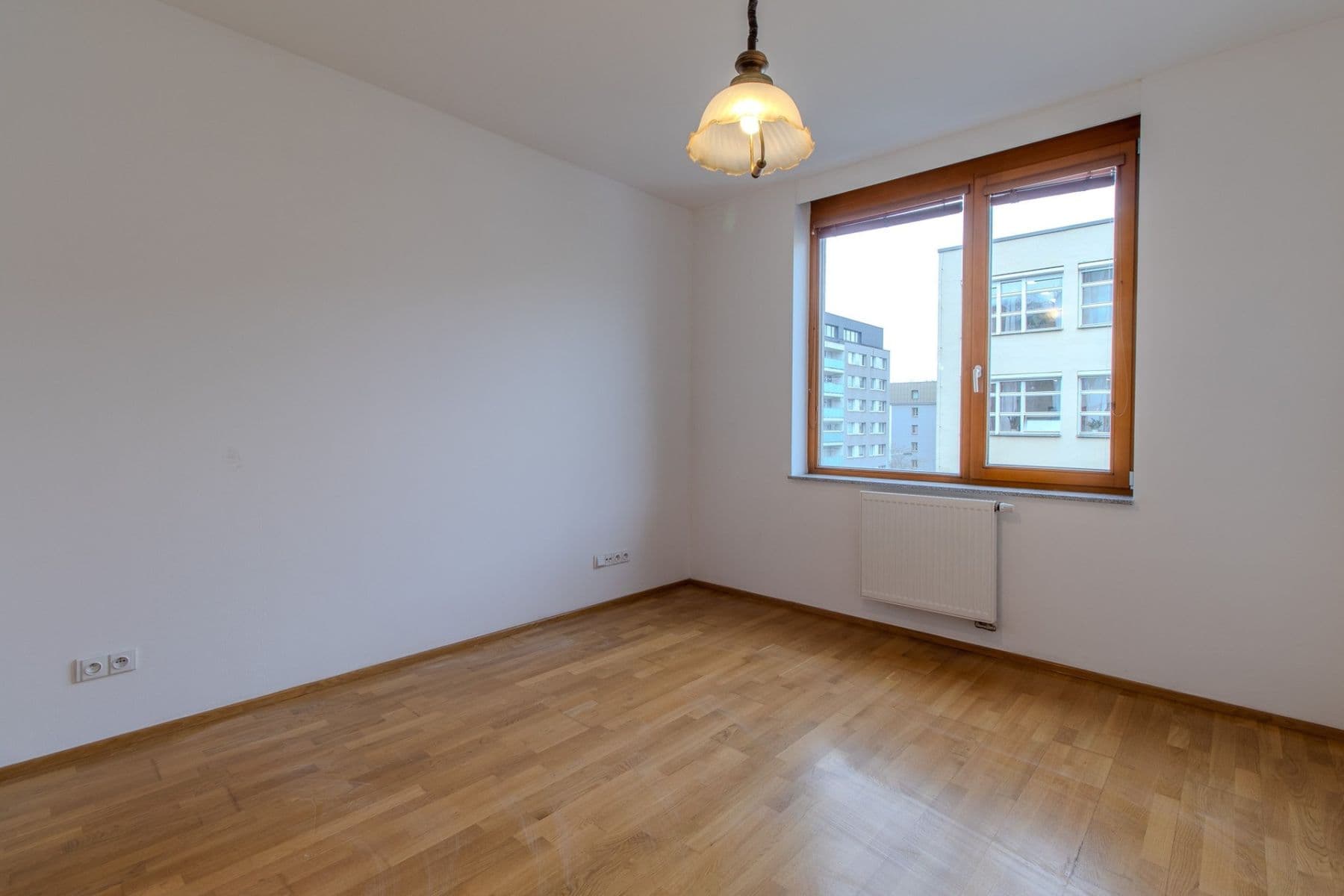 Prenájom bytu 3-izbový 85 m², Jeseniova, Praha, Praha Prenájom bytu 3-izbový 85 m², Jeseniova, Praha, Praha