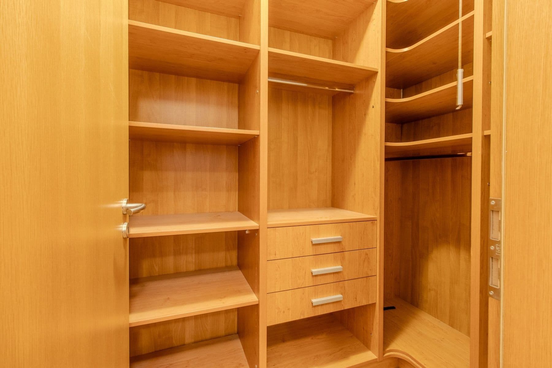 Prenájom bytu 3-izbový 85 m², Jeseniova, Praha, Praha Prenájom bytu 3-izbový 85 m², Jeseniova, Praha, Praha