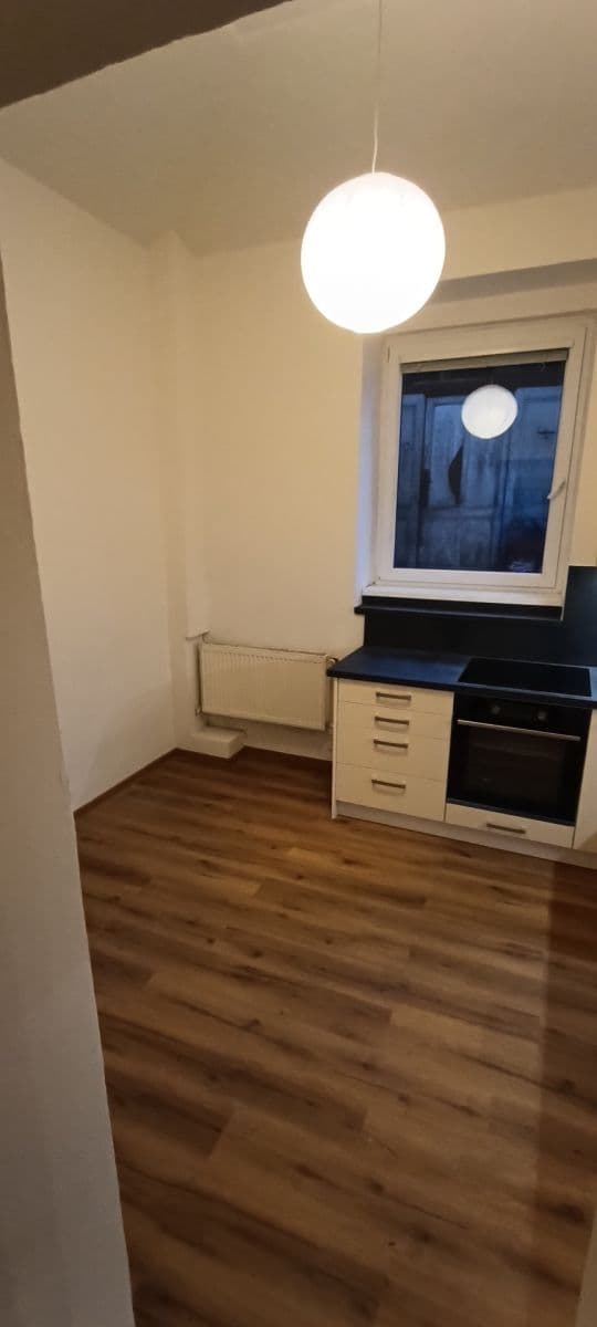 Prenájom bytu 2-izbový 48 m², Kozácká, Praha, Praha Prenájom bytu 2-izbový 48 m², Kozácká, Praha, Praha