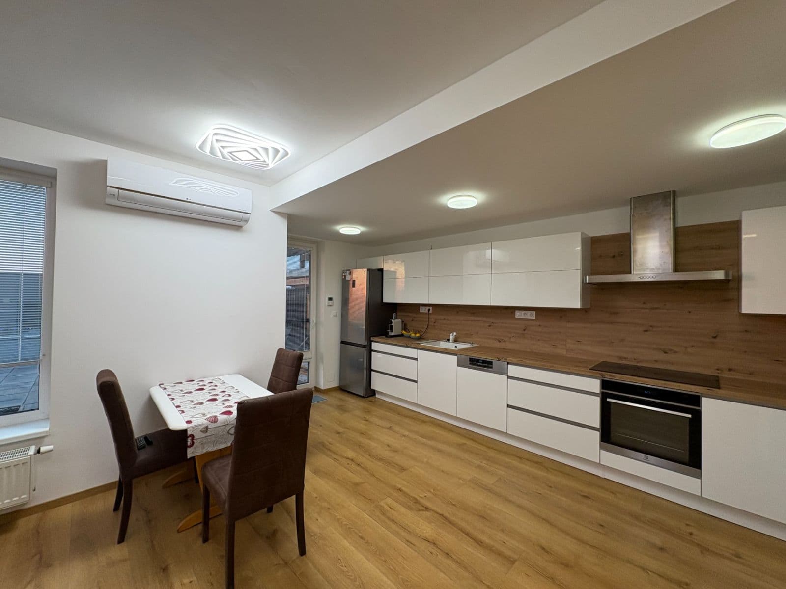 Predaj bytu 3-izbový 137 m², Ostriežová, Záhorská Bystrica, Bratislavský kraj Predaj bytu 3-izbový 137 m², Ostriežová, Záhorská Bystrica, Bratislavský kraj