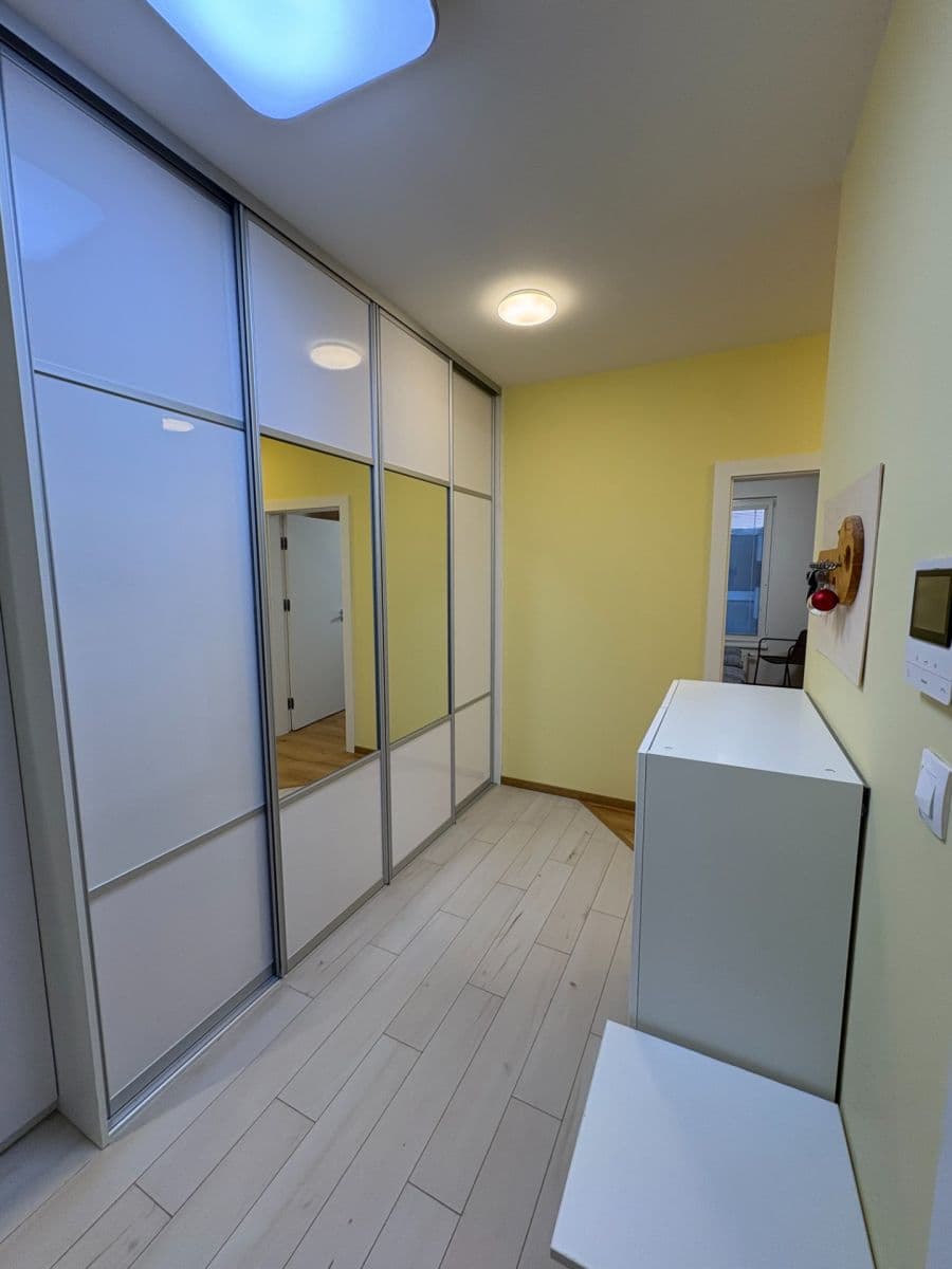 Predaj bytu 3-izbový 137 m², Ostriežová, Záhorská Bystrica, Bratislavský kraj Predaj bytu 3-izbový 137 m², Ostriežová, Záhorská Bystrica, Bratislavský kraj