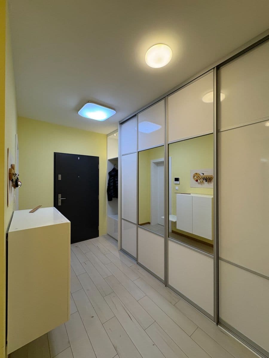 Predaj bytu 3-izbový 137 m², Ostriežová, Záhorská Bystrica, Bratislavský kraj Predaj bytu 3-izbový 137 m², Ostriežová, Záhorská Bystrica, Bratislavský kraj