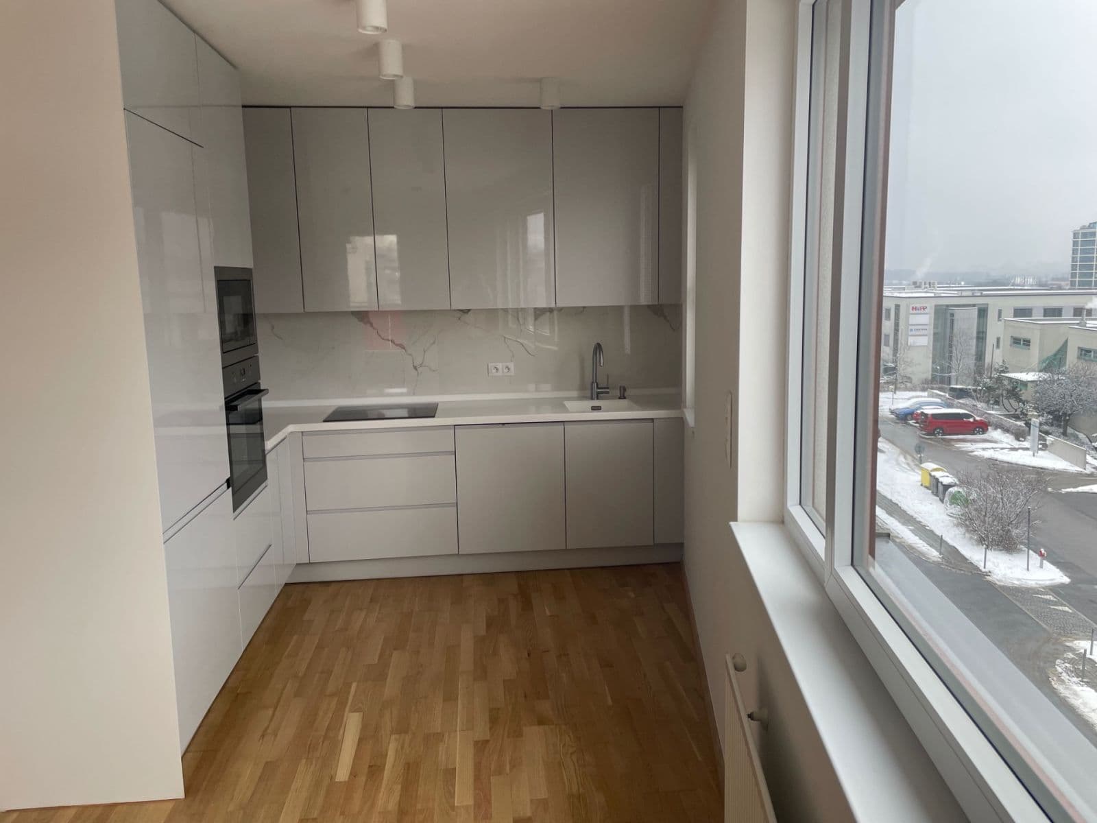Prenájom bytu 3-izbový 91 m², Pod Stolovou horou, Praha, Praha Prenájom bytu 3-izbový 91 m², Pod Stolovou horou, Praha, Praha
