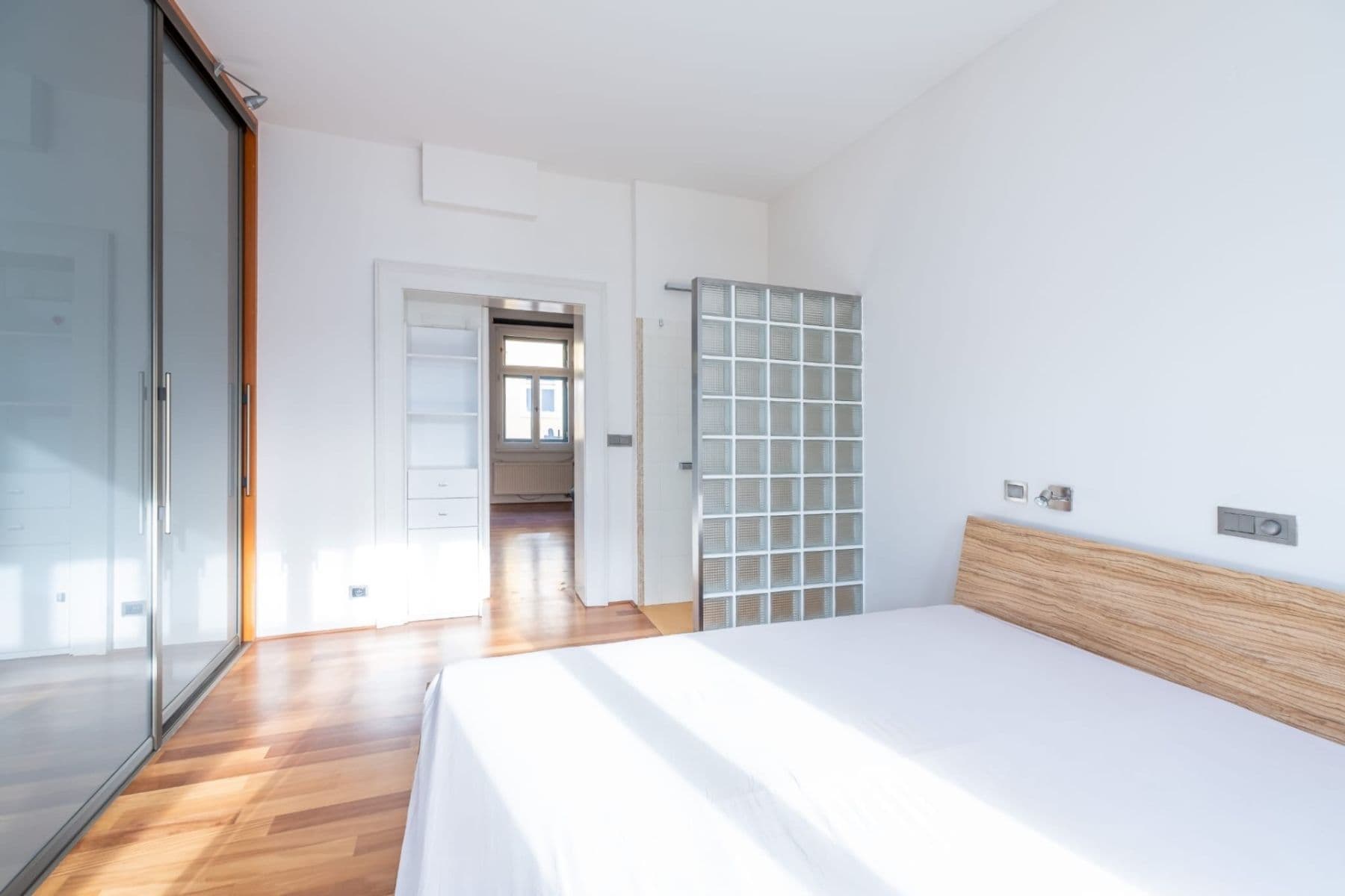 Prenájom bytu 2-izbový 57 m², Roháčova, Praha, Praha Prenájom bytu 2-izbový 57 m², Roháčova, Praha, Praha