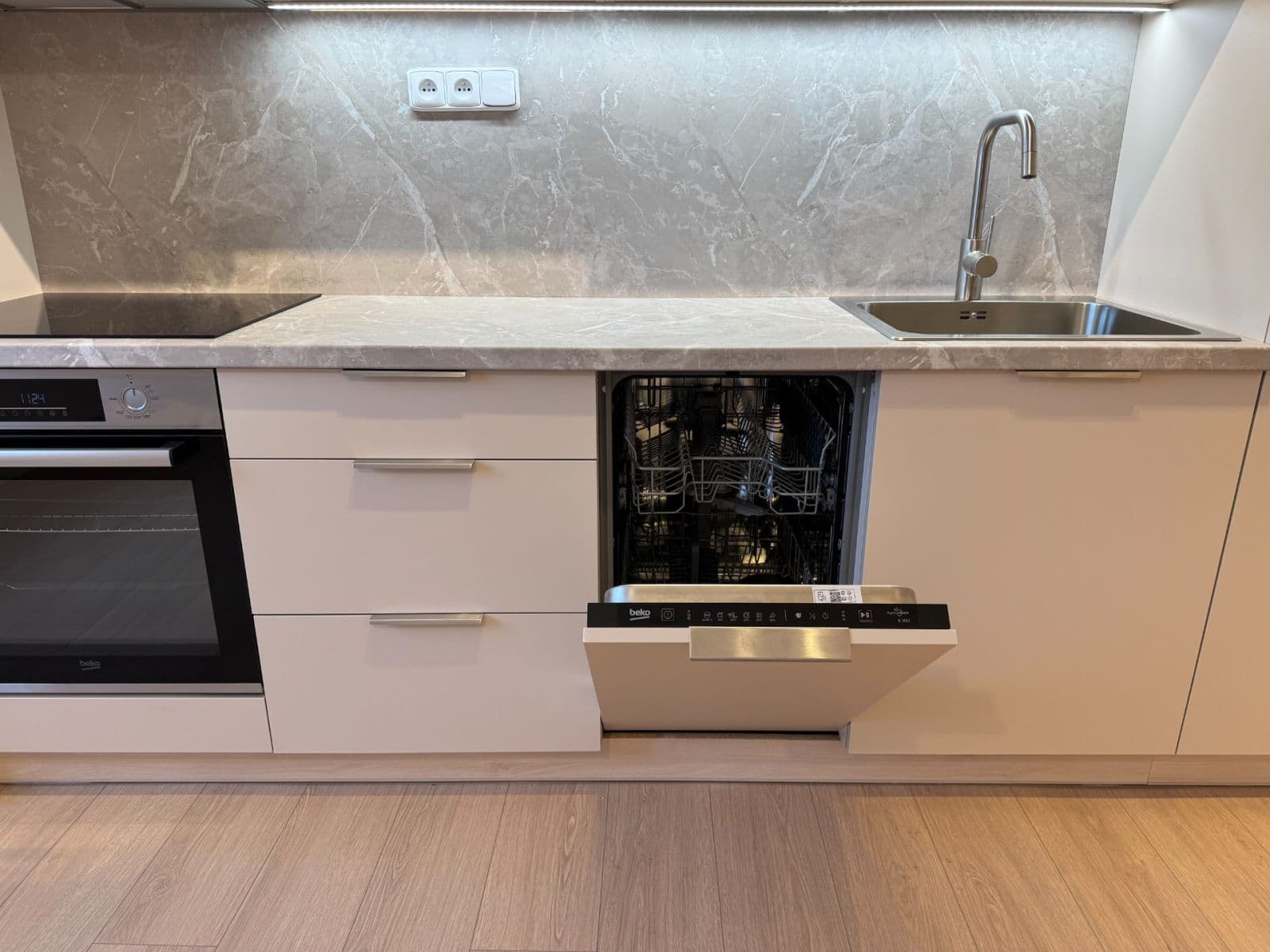 Prenájom bytu 3-izbový 52 m², Národní, Trutnov, Královéhradecký kraj Prenájom bytu 3-izbový 52 m², Národní, Trutnov, Královéhradecký kraj