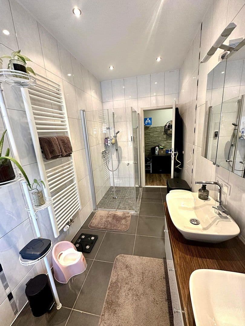 Predaj bytu 3-izbový 93 m², Essen, Severné Porýnie - Westfálsko Predaj bytu 3-izbový 93 m², Essen, Severné Porýnie - Westfálsko