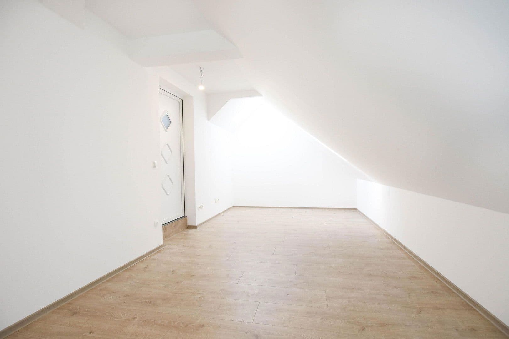 Prenájom bytu 3-izbový 88 m², St.Pölten, Dolné Rakúsko Prenájom bytu 3-izbový 88 m², St.Pölten, Dolné Rakúsko