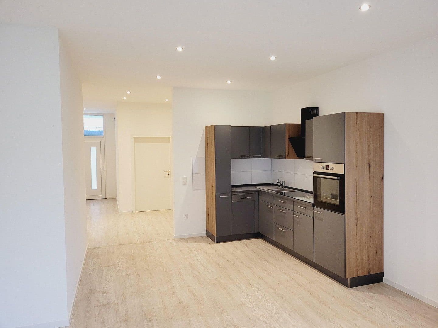 Prenájom bytu 2-izbový 65 m², Händelstr. 4, Duisburg, Severné Porýnie - Westfálsko Prenájom bytu 2-izbový 65 m², Händelstr. 4, Duisburg, Severné Porýnie - Westfálsko