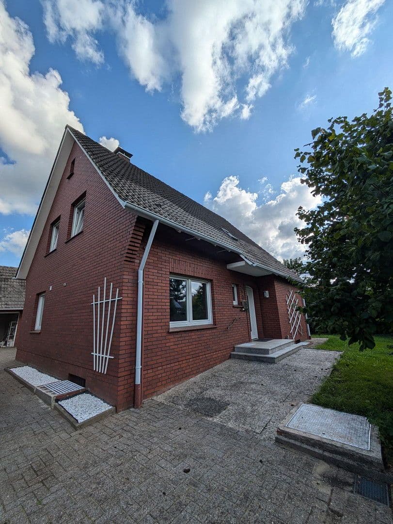 Predaj domu 120 m², pozemek 1.020 m², Gehrde, Dolné Sasko Predaj domu 120 m², pozemek 1.020 m², Gehrde, Dolné Sasko