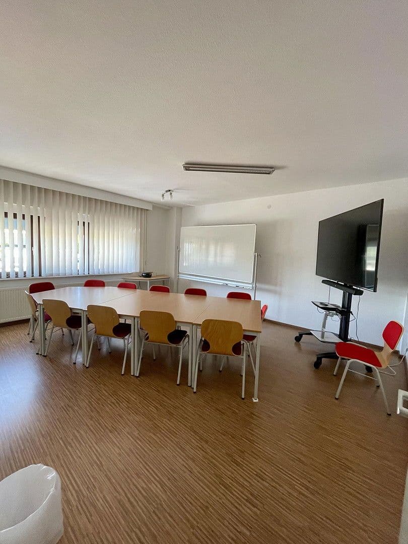 Prenájom kancelárie 110 m², Austraße 17, Öhringen, Bádensko-Wurttembersko Prenájom kancelárie 110 m², Austraße 17, Öhringen, Bádensko-Wurttembersko