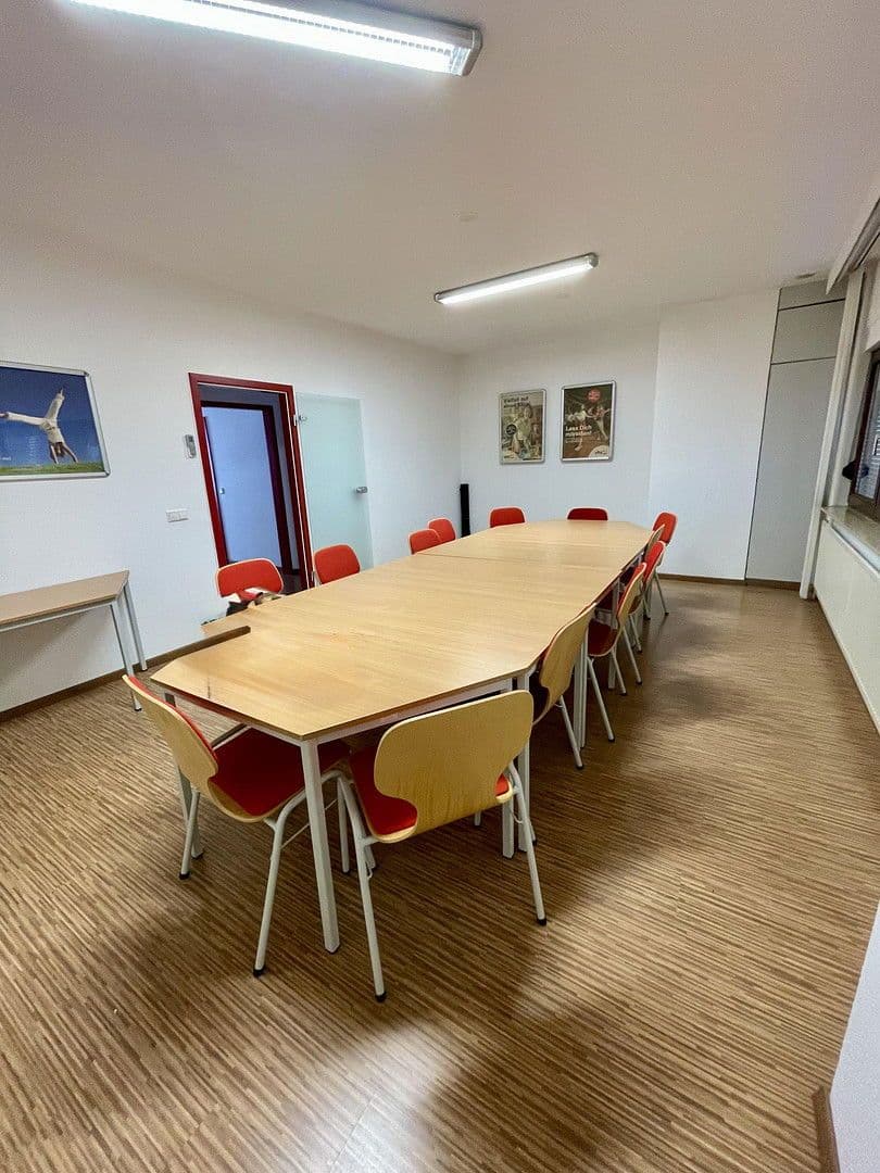 Prenájom kancelárie 110 m², Austraße 17, Öhringen, Bádensko-Wurttembersko Prenájom kancelárie 110 m², Austraße 17, Öhringen, Bádensko-Wurttembersko