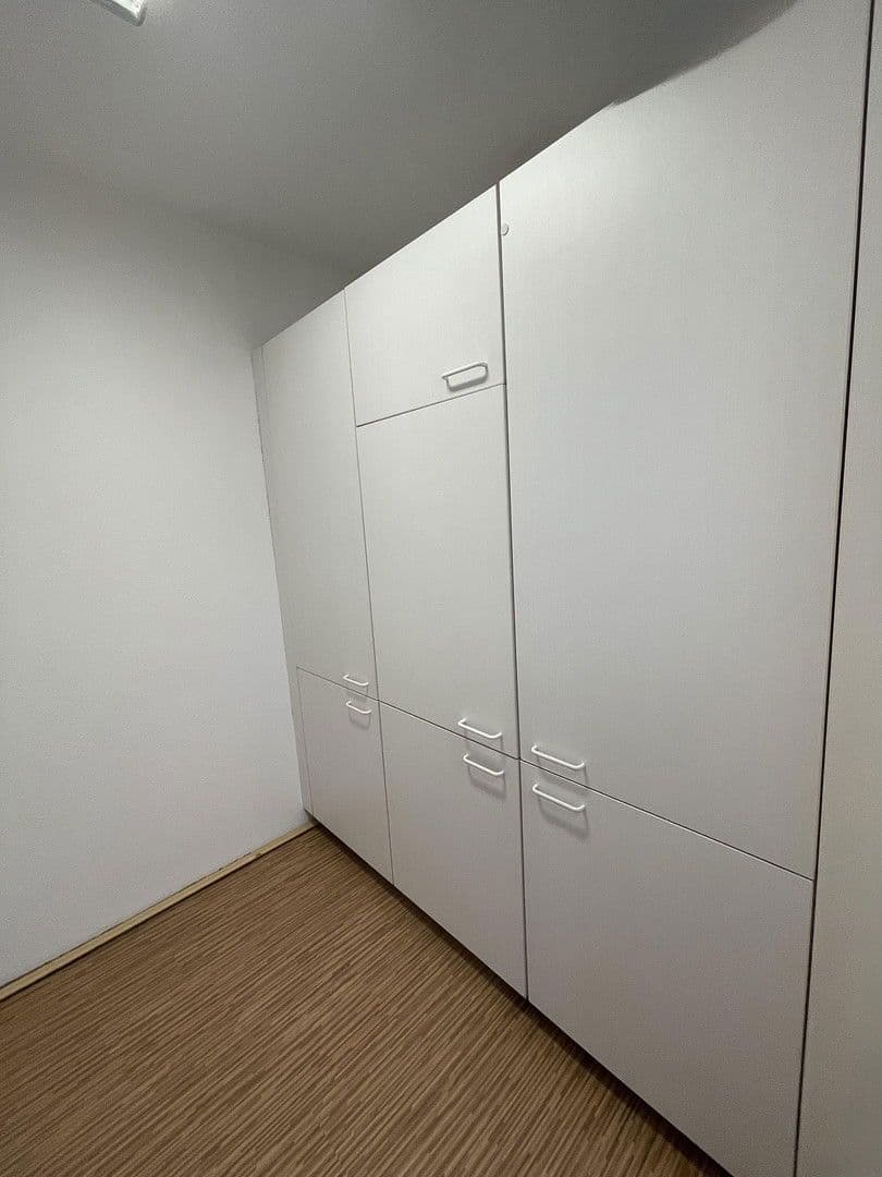 Prenájom kancelárie 110 m², Austraße 17, Öhringen, Bádensko-Wurttembersko Prenájom kancelárie 110 m², Austraße 17, Öhringen, Bádensko-Wurttembersko