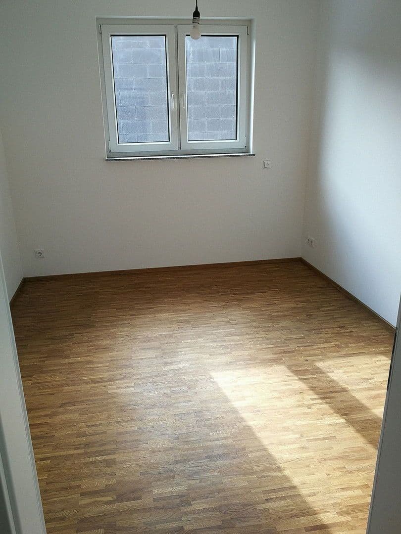 Prenájom bytu 4-izbový 125 m², Göttingen, Dolné Sasko Prenájom bytu 4-izbový 125 m², Göttingen, Dolné Sasko