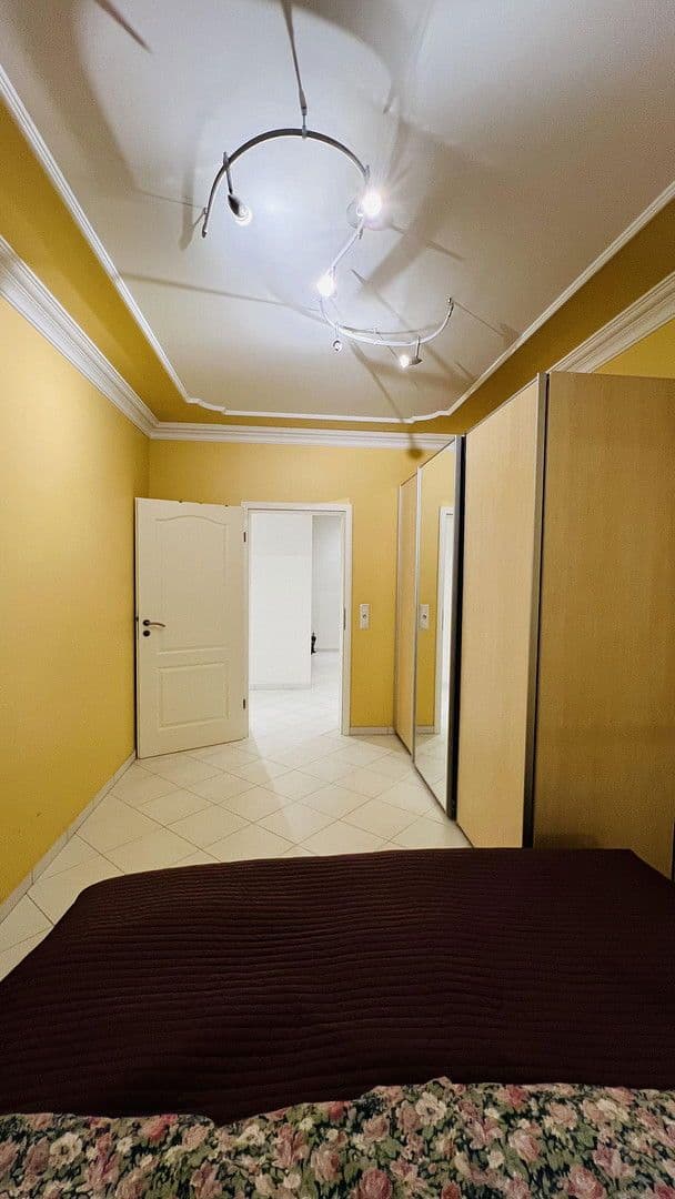 Prenájom bytu 7-izbový 266 m², Indianapolisstr.62, Köln, Severné Porýnie - Westfálsko Prenájom bytu 7-izbový 266 m², Indianapolisstr.62, Köln, Severné Porýnie - Westfálsko