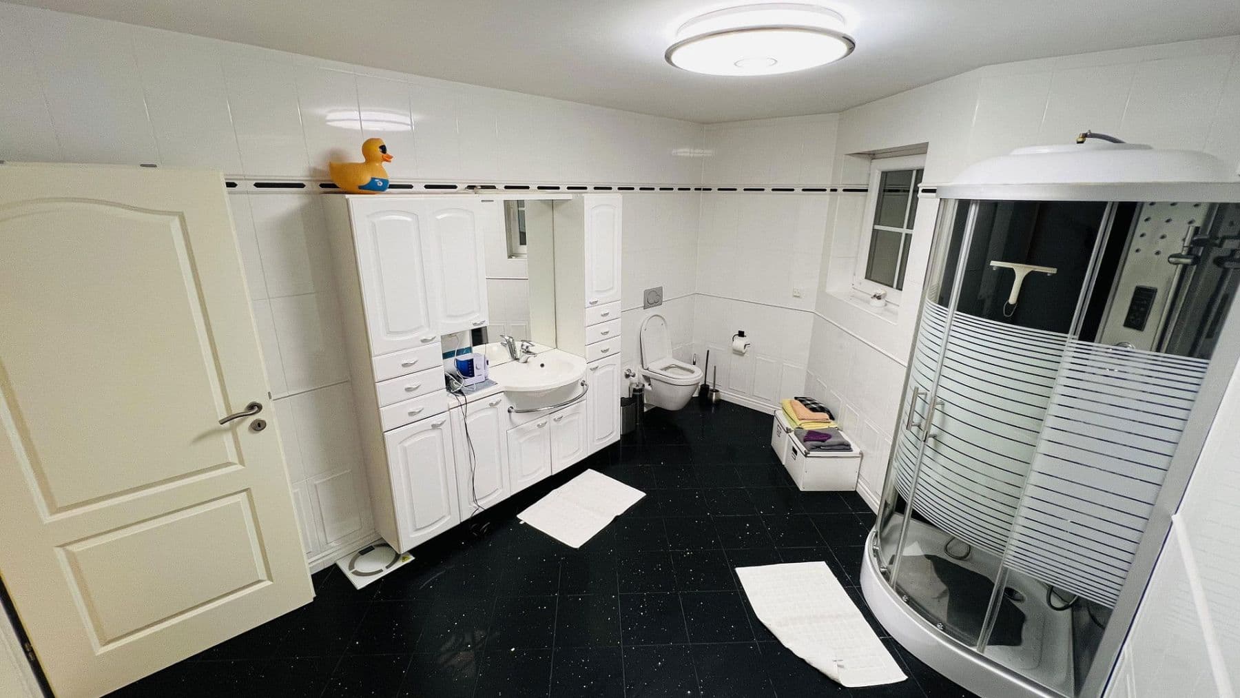 Prenájom bytu 7-izbový 266 m², Indianapolisstr.62, Köln, Severné Porýnie - Westfálsko Prenájom bytu 7-izbový 266 m², Indianapolisstr.62, Köln, Severné Porýnie - Westfálsko