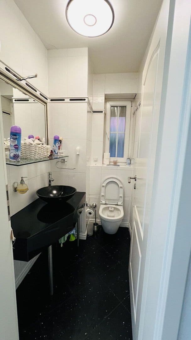 Prenájom bytu 7-izbový 266 m², Indianapolisstr.62, Köln, Severné Porýnie - Westfálsko Prenájom bytu 7-izbový 266 m², Indianapolisstr.62, Köln, Severné Porýnie - Westfálsko