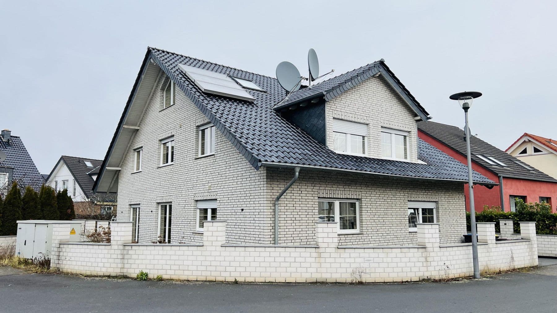 Prenájom bytu 7-izbový 266 m², Indianapolisstr.62, Köln, Severné Porýnie - Westfálsko Prenájom bytu 7-izbový 266 m², Indianapolisstr.62, Köln, Severné Porýnie - Westfálsko