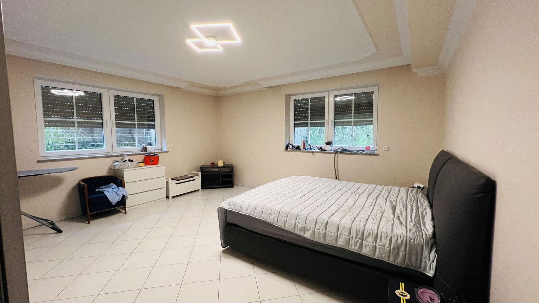 Prenájom bytu 7-izbový 266 m², Indianapolisstr.62, Köln, Severné Porýnie - Westfálsko Prenájom bytu 7-izbový 266 m², Indianapolisstr.62, Köln, Severné Porýnie - Westfálsko