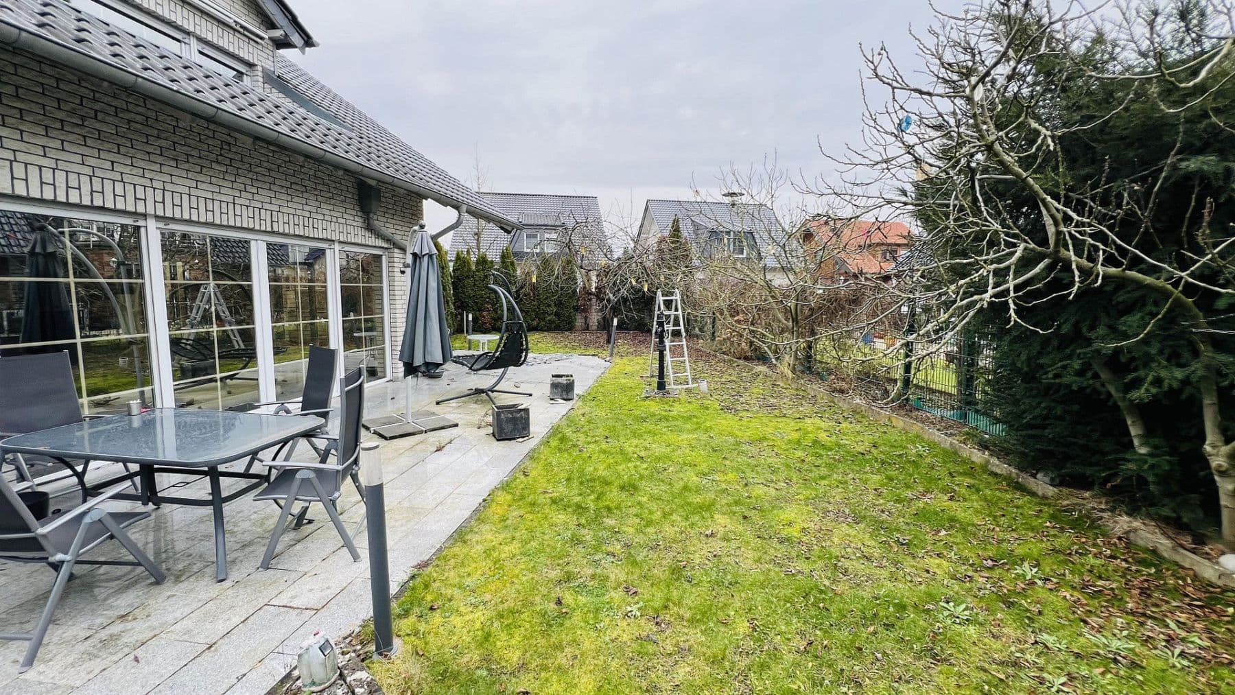 Prenájom bytu 7-izbový 266 m², Indianapolisstr.62, Köln, Severné Porýnie - Westfálsko Prenájom bytu 7-izbový 266 m², Indianapolisstr.62, Köln, Severné Porýnie - Westfálsko