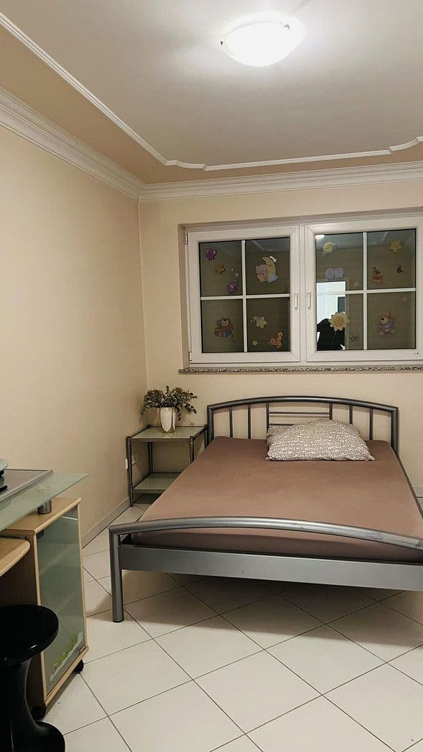 Prenájom bytu 7-izbový 266 m², Indianapolisstr.62, Köln, Severné Porýnie - Westfálsko Prenájom bytu 7-izbový 266 m², Indianapolisstr.62, Köln, Severné Porýnie - Westfálsko