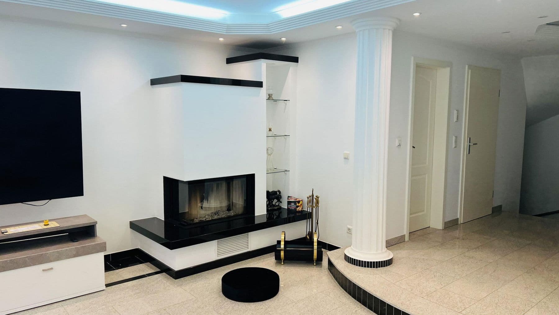 Prenájom bytu 7-izbový 266 m², Indianapolisstr.62, Köln, Severné Porýnie - Westfálsko Prenájom bytu 7-izbový 266 m², Indianapolisstr.62, Köln, Severné Porýnie - Westfálsko