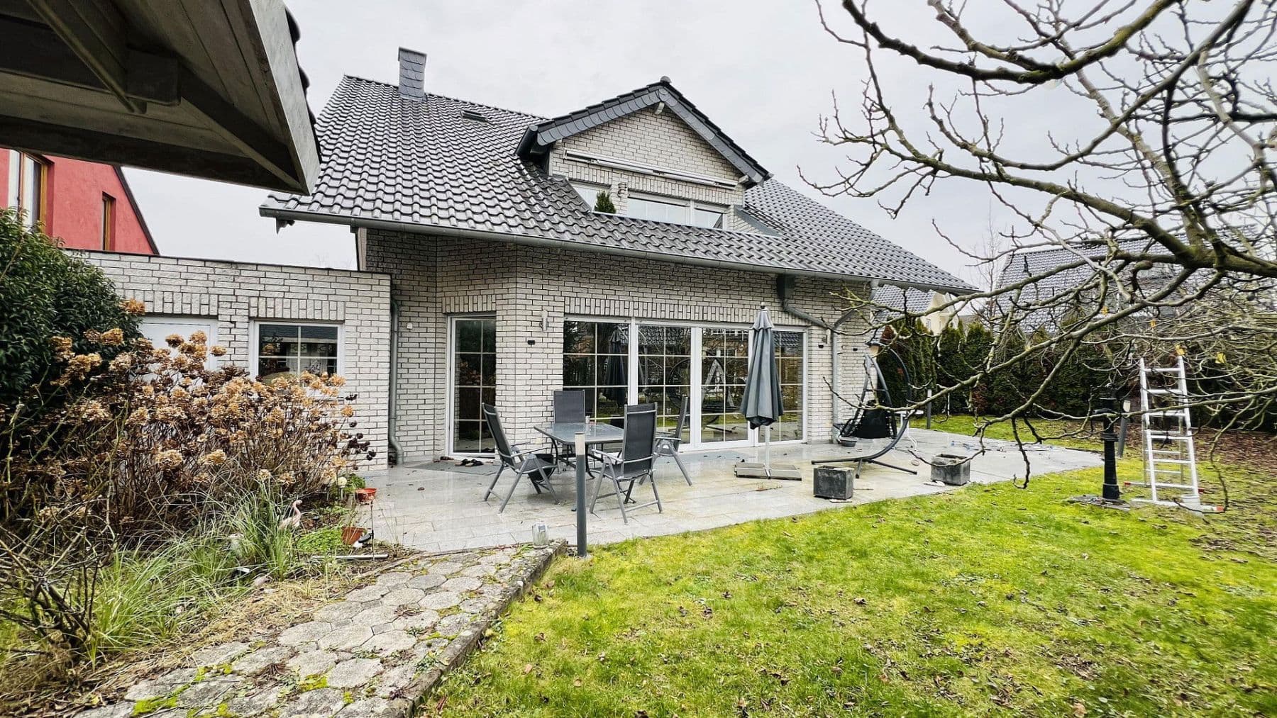 Prenájom bytu 7-izbový 266 m², Indianapolisstr.62, Köln, Severné Porýnie - Westfálsko Prenájom bytu 7-izbový 266 m², Indianapolisstr.62, Köln, Severné Porýnie - Westfálsko