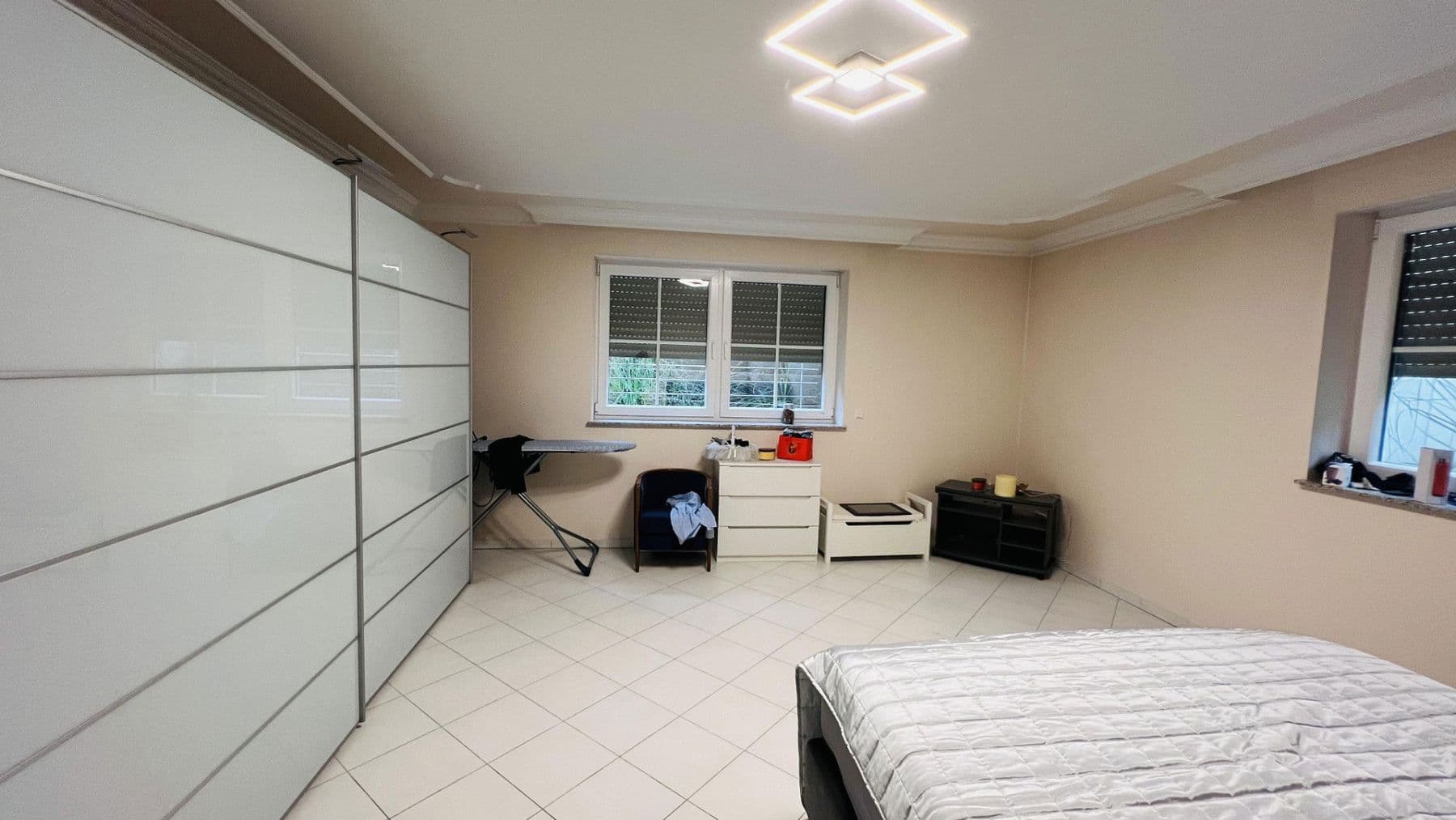 Prenájom bytu 7-izbový 266 m², Indianapolisstr.62, Köln, Severné Porýnie - Westfálsko Prenájom bytu 7-izbový 266 m², Indianapolisstr.62, Köln, Severné Porýnie - Westfálsko