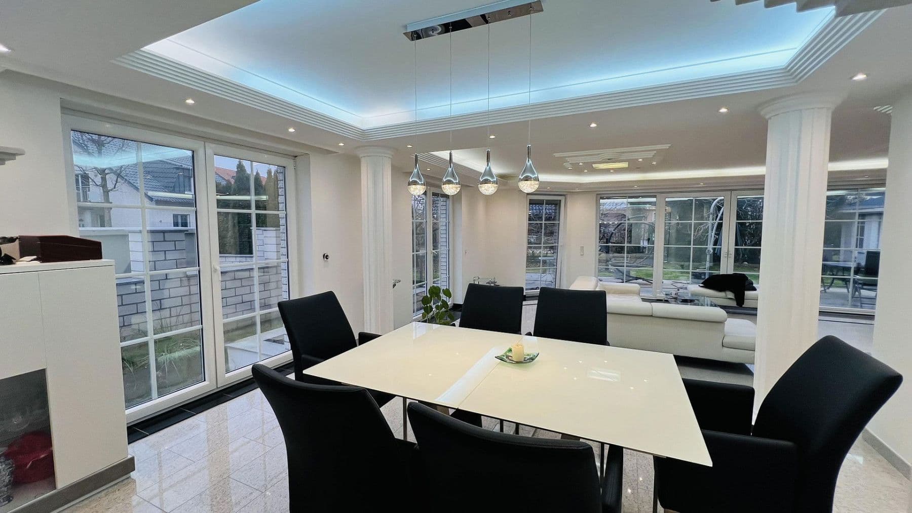 Prenájom bytu 7-izbový 266 m², Indianapolisstr.62, Köln, Severné Porýnie - Westfálsko Prenájom bytu 7-izbový 266 m², Indianapolisstr.62, Köln, Severné Porýnie - Westfálsko