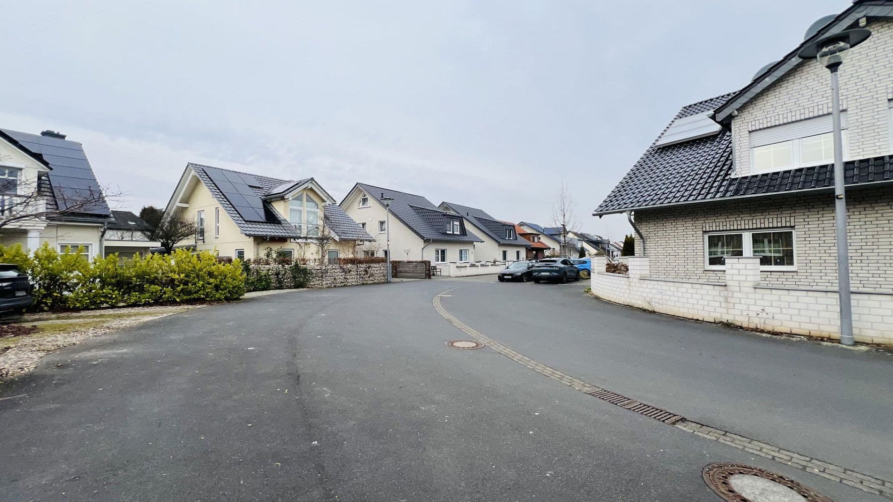 Prenájom bytu 7-izbový 266 m², Indianapolisstr.62, Köln, Severné Porýnie - Westfálsko Prenájom bytu 7-izbový 266 m², Indianapolisstr.62, Köln, Severné Porýnie - Westfálsko