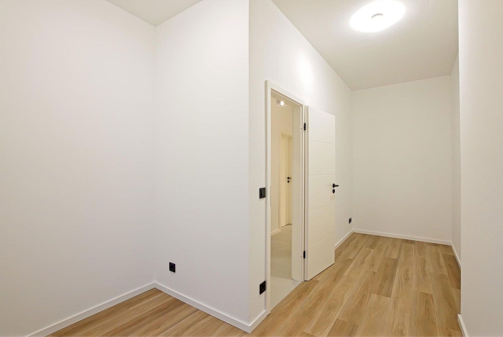 Prenájom bytu 4-izbový 130 m², Göhrdestraße 1a, Himbergen, Dolné Sasko Prenájom bytu 4-izbový 130 m², Göhrdestraße 1a, Himbergen, Dolné Sasko