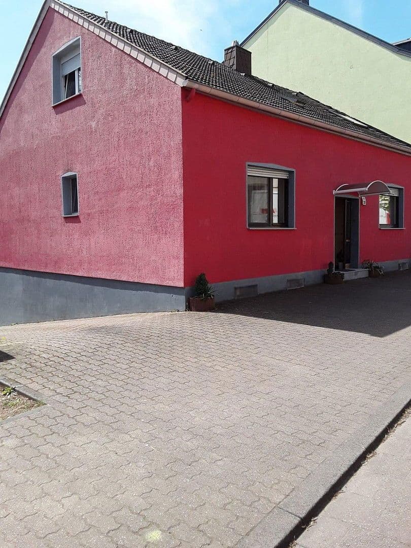 Predaj domu 161 m², pozemek 350 m², Str. des 13. Januar 268, Völklingen, Sársko Predaj domu 161 m², pozemek 350 m², Str. des 13. Januar 268, Völklingen, Sársko