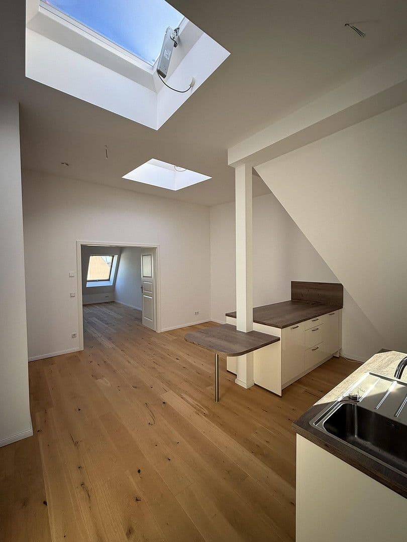 Prenájom bytu 3-izbový 99 m², Blissestraße, Berlin, Berlín Prenájom bytu 3-izbový 99 m², Blissestraße, Berlin, Berlín