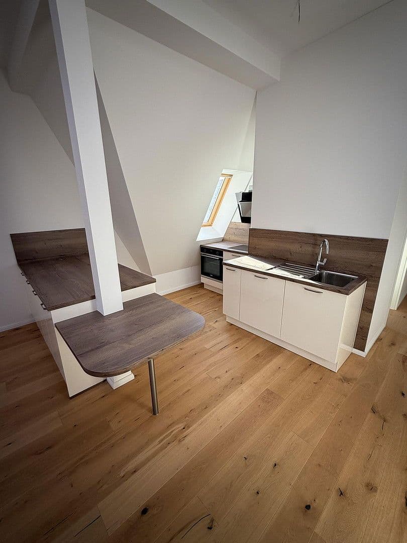 Prenájom bytu 3-izbový 99 m², Blissestraße, Berlin, Berlín Prenájom bytu 3-izbový 99 m², Blissestraße, Berlin, Berlín