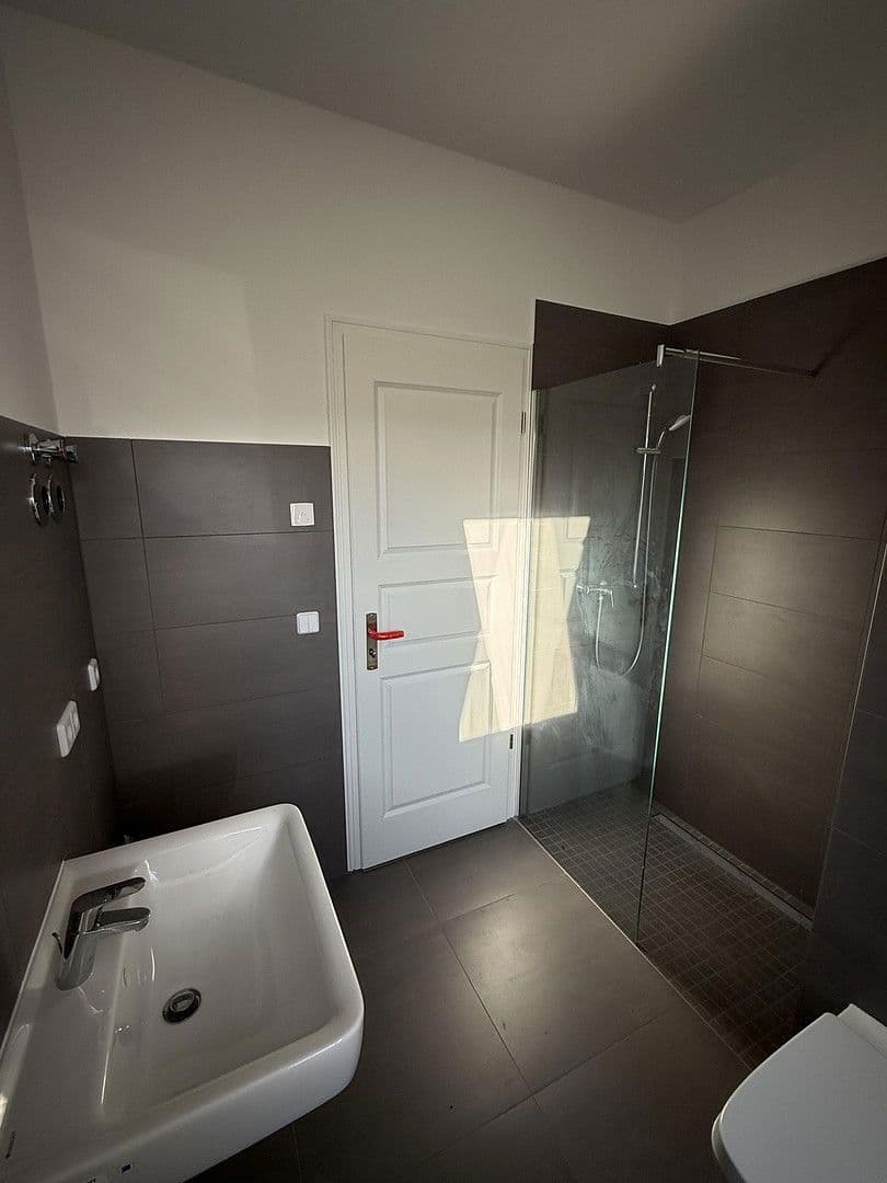 Prenájom bytu 3-izbový 99 m², Blissestraße, Berlin, Berlín Prenájom bytu 3-izbový 99 m², Blissestraße, Berlin, Berlín