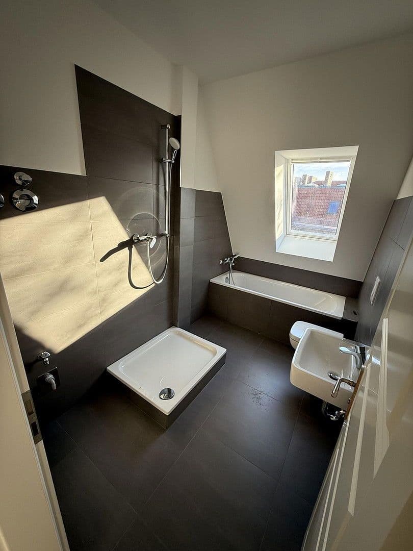 Prenájom bytu 3-izbový 99 m², Blissestraße, Berlin, Berlín Prenájom bytu 3-izbový 99 m², Blissestraße, Berlin, Berlín