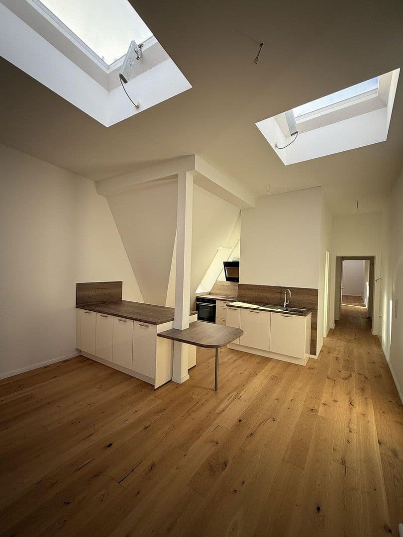 Prenájom bytu 3-izbový 99 m², Blissestraße, Berlin, Berlín Prenájom bytu 3-izbový 99 m², Blissestraße, Berlin, Berlín